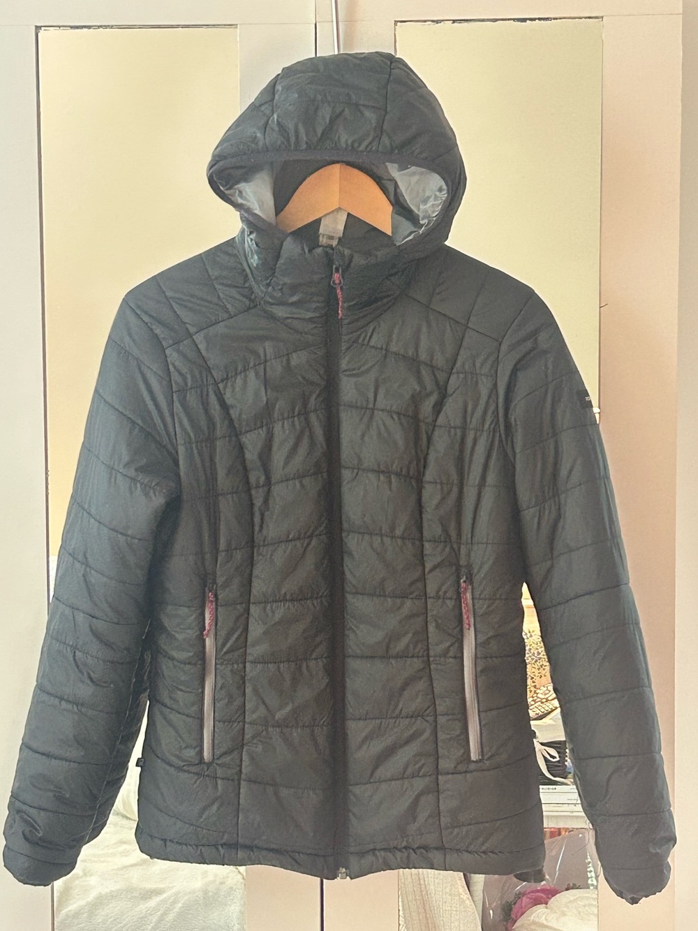 ✨Décathlon Forclaz MT100 Women's Hooded Synthetic Puffer Jacket - Black - M